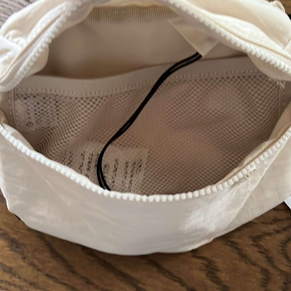 NWT GAIAM, Be Free- Waist Pack Cream - Picture 3 of 4